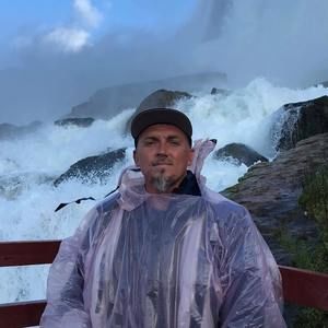 Meet your Posher, Eric